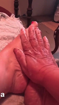I miei piedi hanno bisogno di lozione