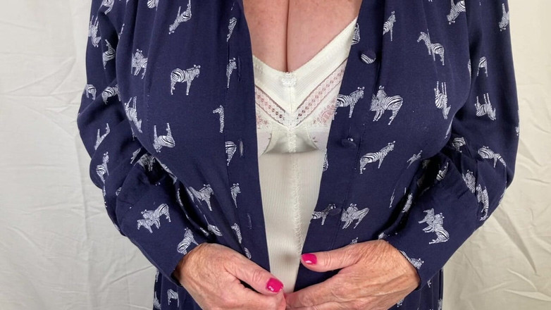 Mr MF: Mevrouw rijpe voeten strippend naar haar vintage Parmalette
