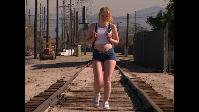 Blitzporn: Kitty Maria tatlı amından sikilmeye hevesli genç bir sürtük