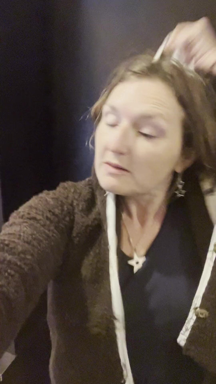 MistressWriggler: Komando dan ngelakuin baju di toko tanpa ruang ganti!