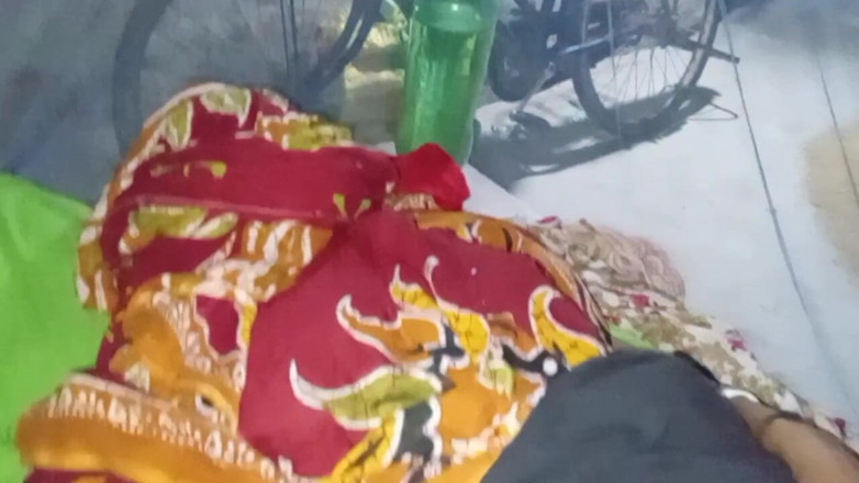 Bengaliauntykichut: 村のおばさんのロマンチックなデシのセックス