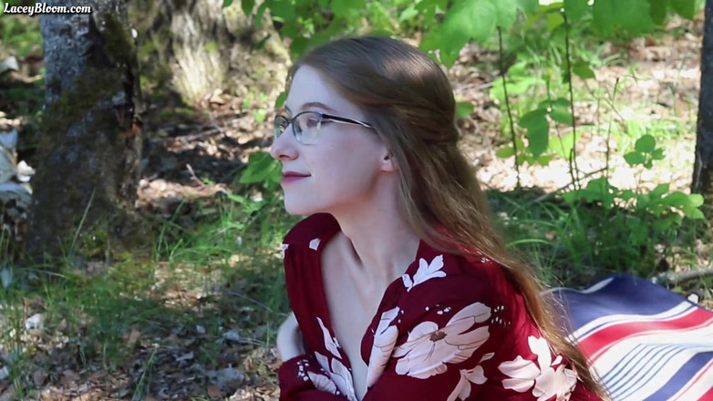 Lacey Bloom: Orgasme di hutan - ngintip pov