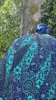 Saya akan menunjukkan kepada anda segala-galanya di bawah skirt saya