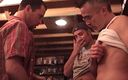 SEXUAL SIN GAY: Scenă homosexuală flămândă - 4 orgie homosexuală care suge pula la Magazinul...