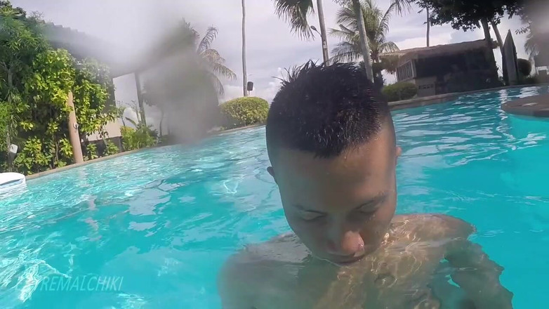 Extremalchiki: 수영장 트윈크 오럴