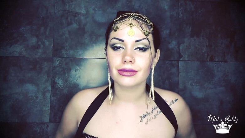 Goddess Misha Goldy: Zeița întunecată se simte o foame nesătămânioasă!