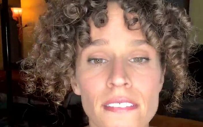 VibeWithMommy: Hey Guys, I Want to Ask You Some Questions!