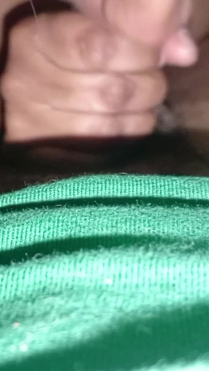 Sofixxx: Brünette MILF lutscht Schwanz