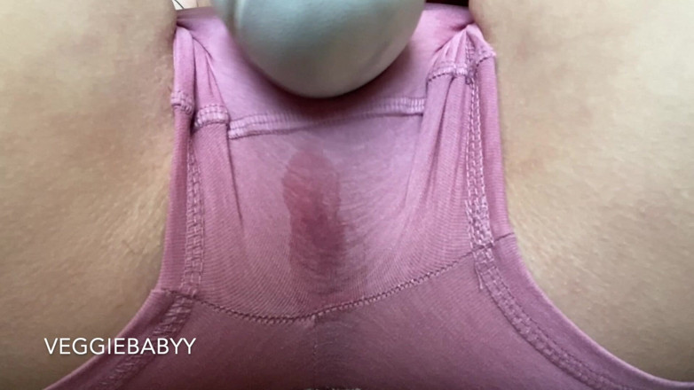 Veggiebabyy: Masturbasi dengan celana dalam see thru close up