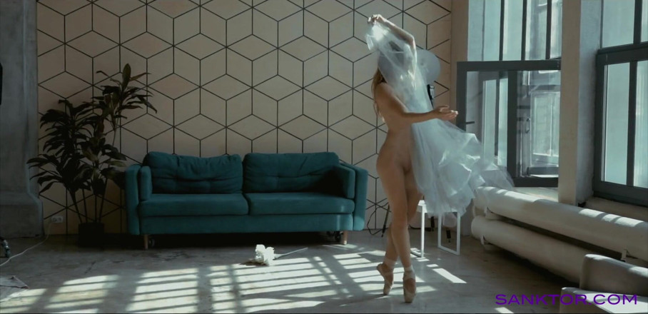 SANKTOR: Naked ballet dancer . Art erotic video.