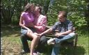 Cryptostudios: Deux Américains chanceux vivant dans les bois baisent une fille...
