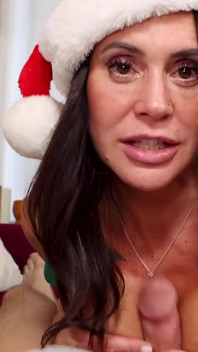 Milftrip tettona matura milf scopa a natale