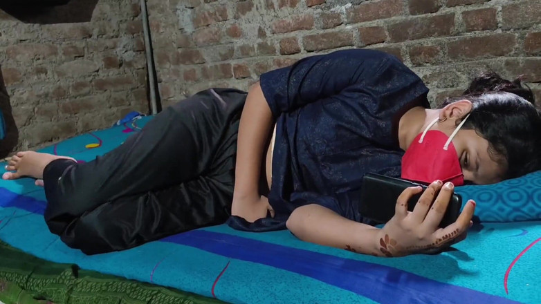 Miya marloo: Fată desi din sat futându-se cu degetul foarte tare