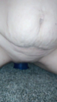 Jessi Stretches Out Loose Pussy with a Cup