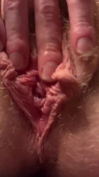 Gros Plan Sur Une Chatte Avec Des Grosses Lèvres, Doigtage, Masturbation