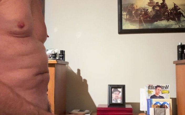 Tyler8: Папочка жестко кончает и сквиртует