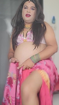 Pink Sari Laali Lal Lal Diste Mi Bhari Raja Bocha Majha Mar