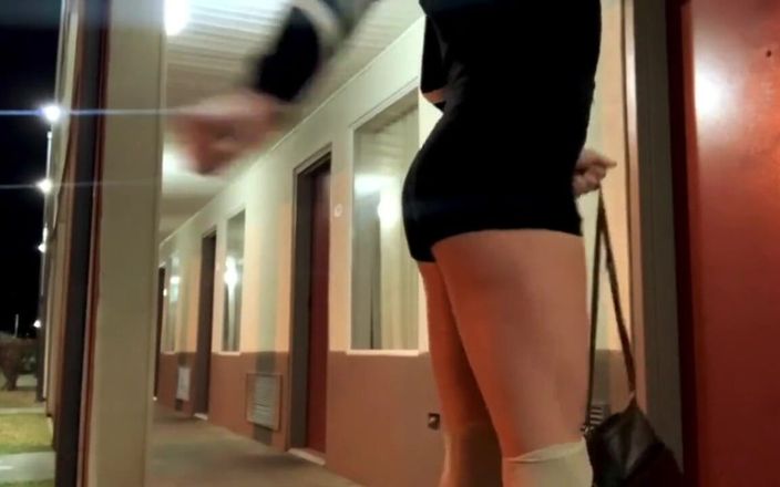 CindieLove: Public Sissy Slut, Stacje benzynowe, Hotele, Motele, Na zewnątrz CD