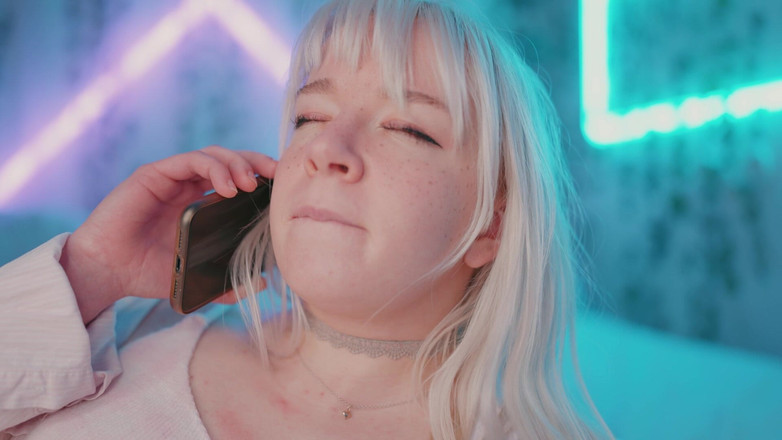 Jolie Lyon: Podvádím přítele s mým malým nevlastním bratrem