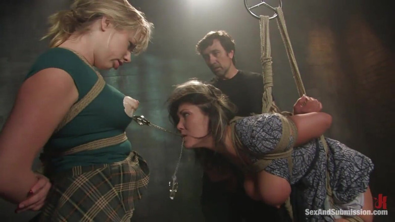 Sex and Submission by Kink: Claire Dames和Adrianna Nicole