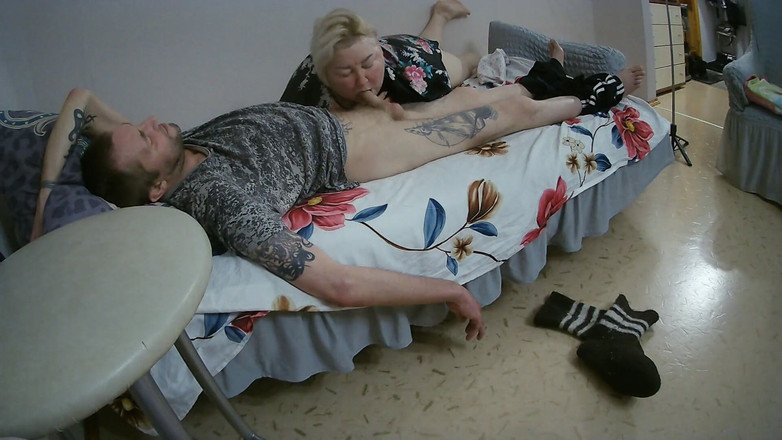 Zona901: Namorada faz boquete e engole porra