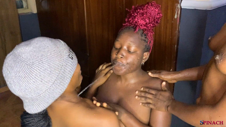 African Beauties: Усі чорні лесбіянки збоченці в тріо