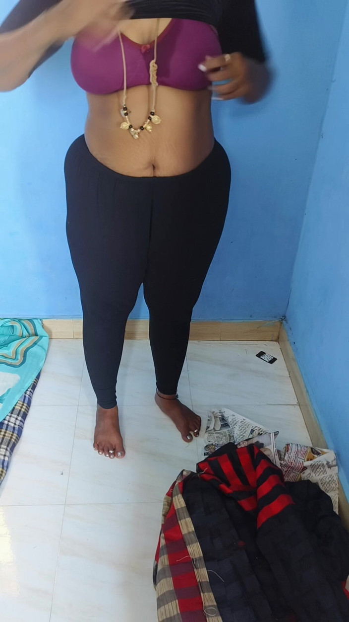 Benita sweety: काली साड़ी पहनना हॉट शो