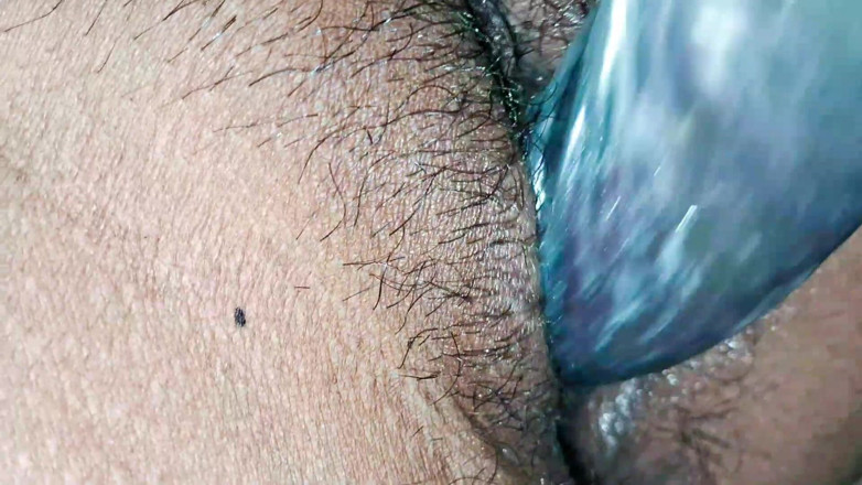 Bhabi: 农村人妻的阴户手指和手淫视频