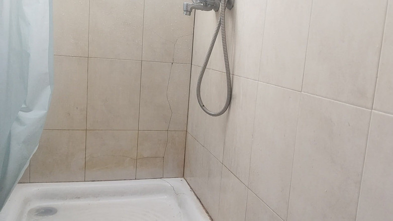 Silkybear143: Duş alırken sert ve güzel yarak azıyor