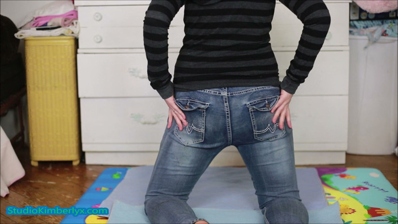 Kimberly X: Blue Jeans Pissing