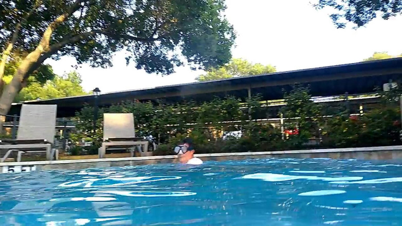 BBW nurse Vicki adventures with friends: Couple Underwater Diving and Swimming