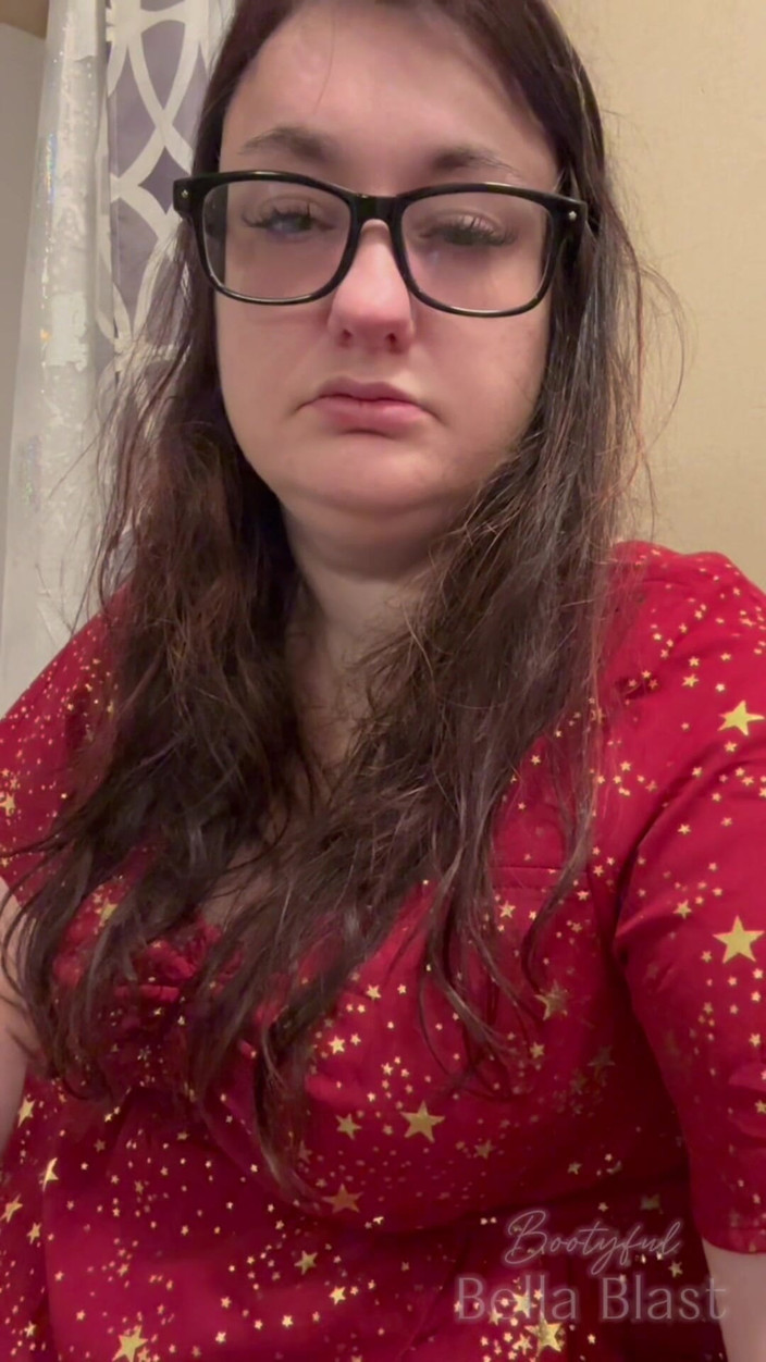 BellaBlast: BBW Eye Contact Toilet Farts and Log Plops Intimate POV...