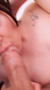 Vierer mit Audrey Reid und Mia stone perfekte spermaschlampe