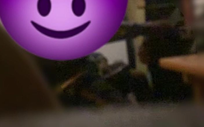 Jenko: Cewek nakal ini suka banget nyepong kontolku sampai tenggorokan