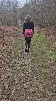 Caminando a mi marido esclavo - humillación al aire libre