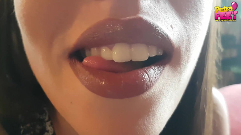 Smokin Fetish: Her beauty face on cam