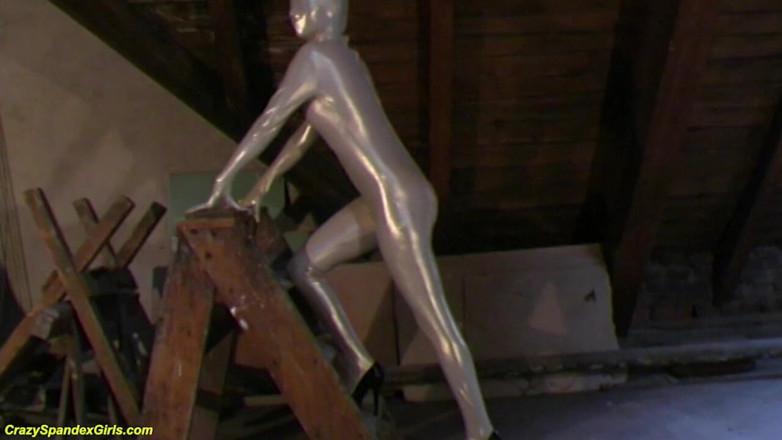 Kelly in spandex: Fullbody Catsuit