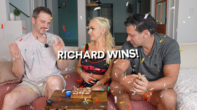 Tommy Wood XXX: Blonde Bimbo Bad Bella dikongkek dua zakar - Tom Games Pod