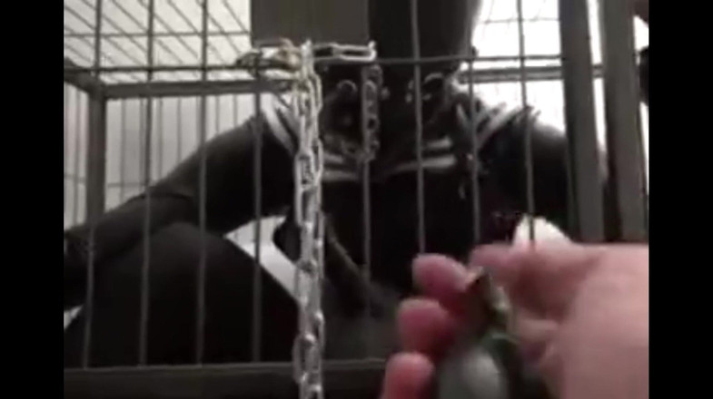 OrangeXXOO: Eisenkäfig atemkontrolle