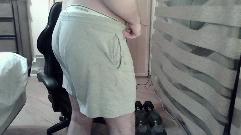 Himbo_Fox: Musculoso camboy flexiona seus músculos e agachamentos