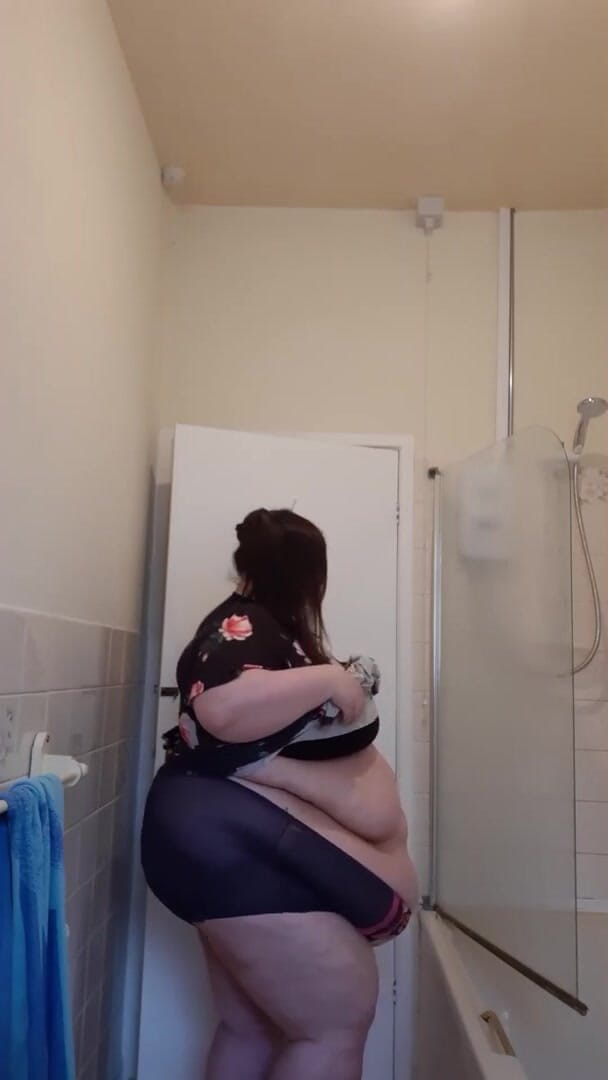 SSBBWLadyBrads: 샤워하기 전에 괴롭히는 SSBBW