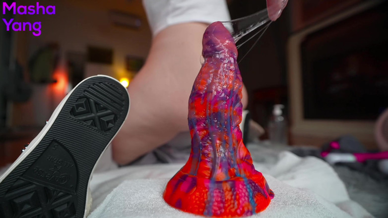 Mashayang: 내 새로운 드래곤 딜도를 후장으로 처음 시도하다