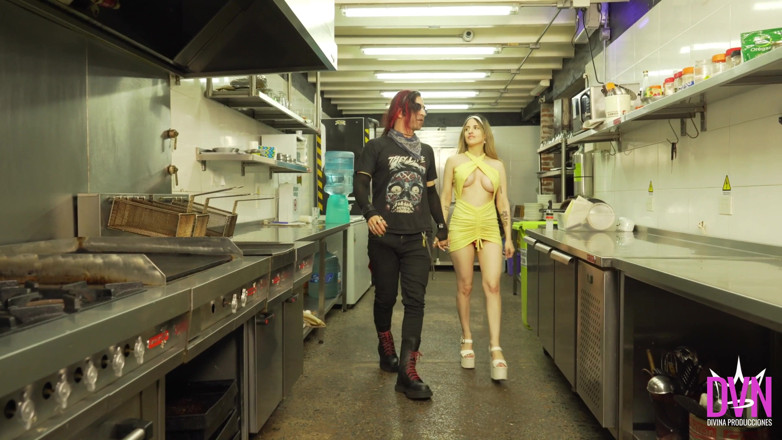 X Latex: Malam bersama bartender lateks X-13 dan Divina Maruuu