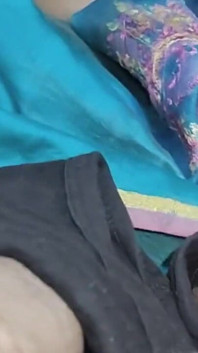 Bhabhi desi seksi berkongkek dan pancutan mani dalam mulut