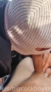 Tati, sněz moje sperma na dálnici, aby to všichni viděli!