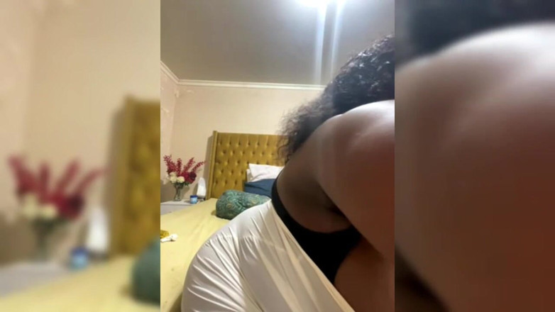 Legendary Booty Overdose: Lactação ébano ssbbw tomando banho e esguichando masturbando