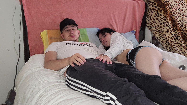 Jopy sex: Jeho neteř vešla do postele, aby mu snědla ptáka, chce...