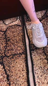 Ach, líbí se ti moje nohy? Podívejte se na ně.
