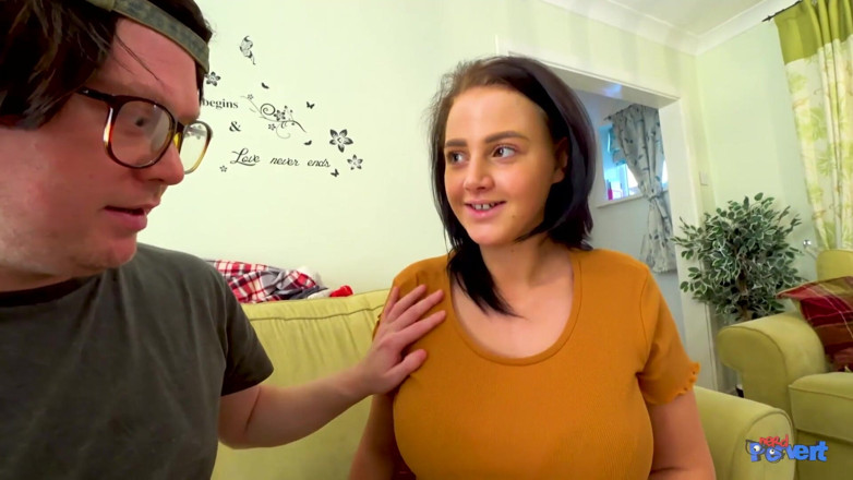 Nerd Pervert: Abbie Price - šest hltů před kamerou