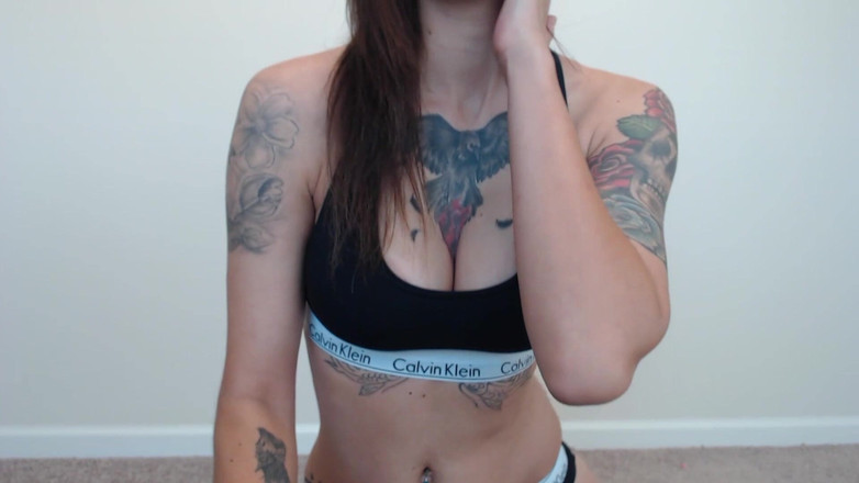 Stella Von Savage: Sportliche schlampe twerks auf schwanz pOV blowjob